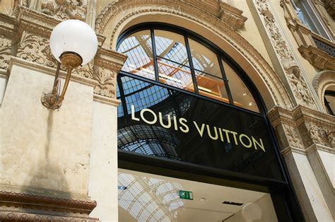 outlet louis vuitton lombardia|louis vuitton in milan italy.